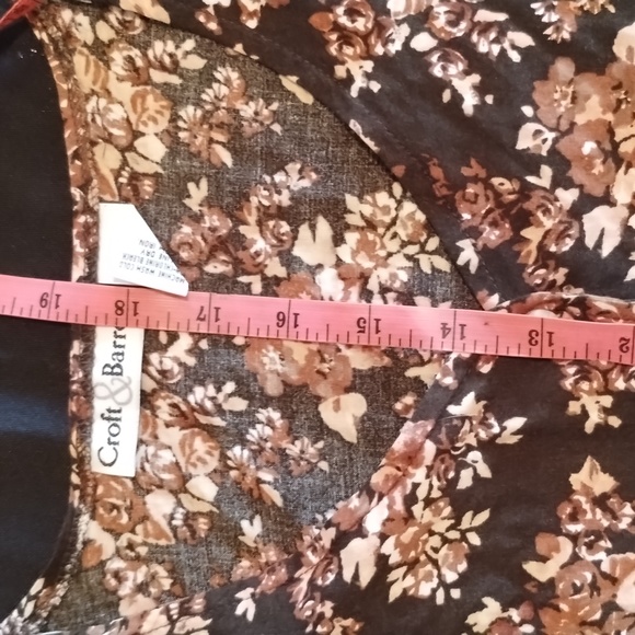Croft & Barrow Women's Button up Blouse short sleeve flower print black & browns - Picture 9 of 15